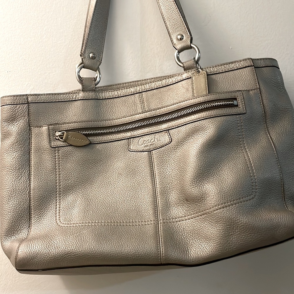 COACH AUTHENTIC PURSE-PEBBLED LEATHER GOLD (METALLIC) W/PURPLE INTERIOR